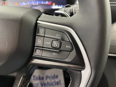 Used 2023 Jeep Grand Cherokee Limited image 21