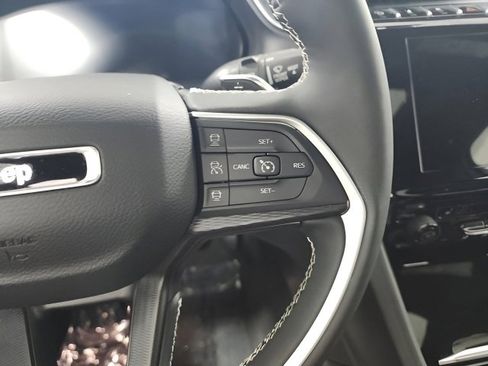 Used 2025 Jeep Grand Cherokee L Altitude image 31