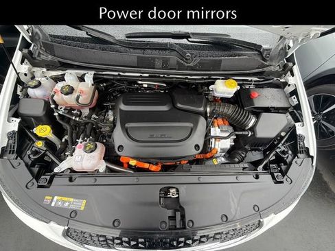 Used 2024 Chrysler Pacifica Limited FWD image 21