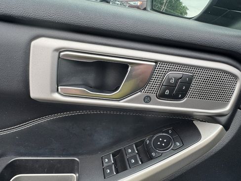 Used 2021 Ford Explorer Limited w/ Equipment Group 301A image 11