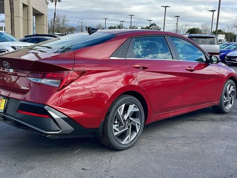 New 2025 Hyundai Elantra Limited image 7