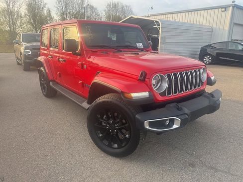Used 2025 Jeep Wrangler Unlimited Sahara image 4