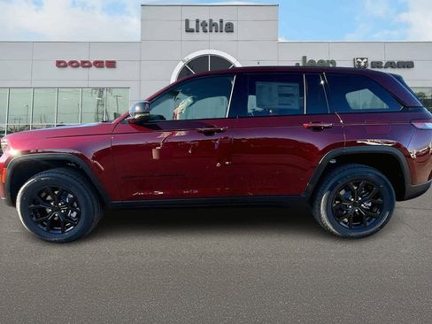 New 2025 Jeep Grand Cherokee Altitude image 3