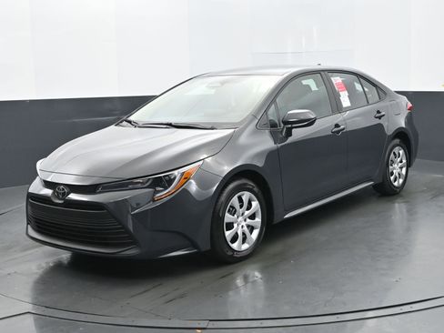 Used 2025 Toyota Corolla LE image 1