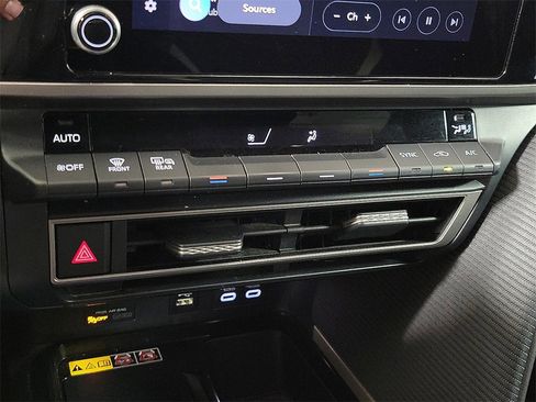 Used 2025 Toyota Camry SE image 24