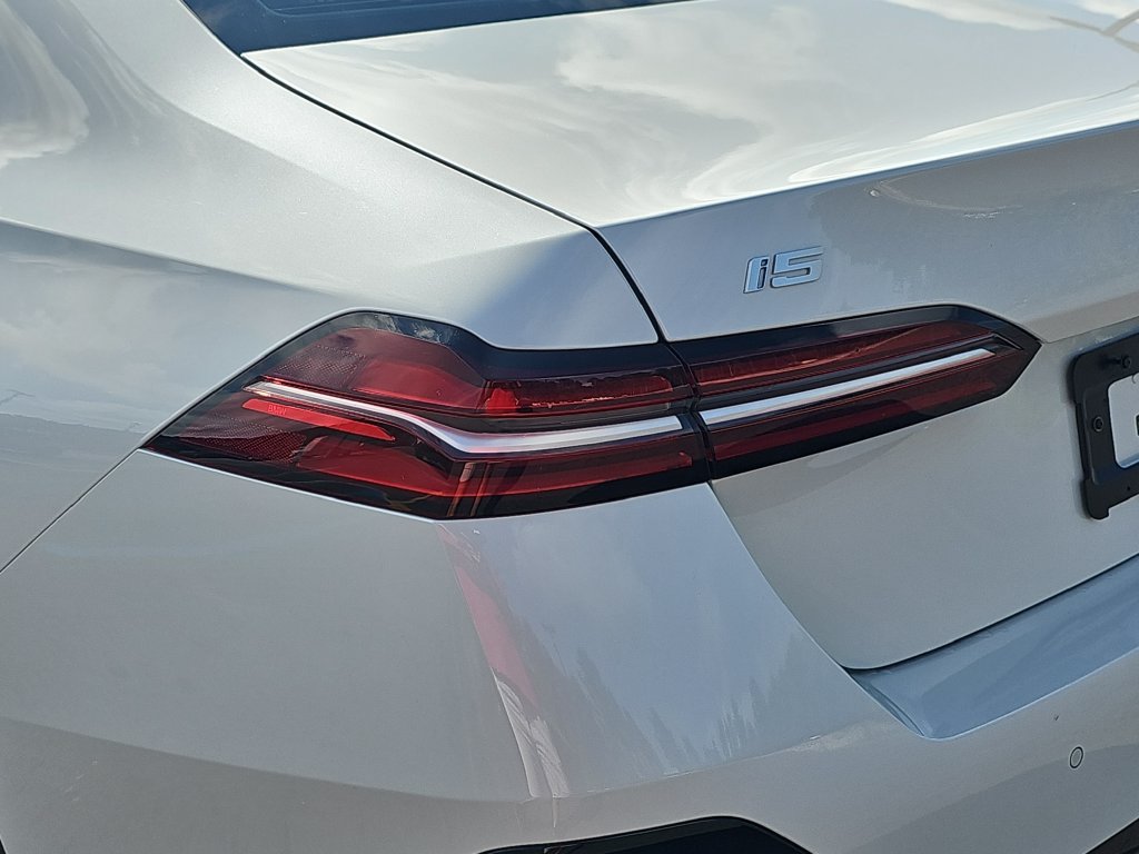 Used 2024 BMW i5 eDrive40i w/ M Sport Package RWD image 35