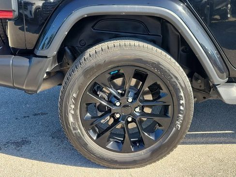 Used 2019 Jeep Wrangler Unlimited Sahara image 9