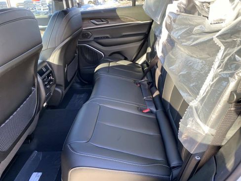 New 2026 Jeep Grand Cherokee Limited w/ Limited Altitude Package image 7