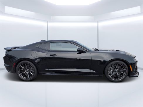 Used 2023 Chevrolet Camaro ZL1 image 2