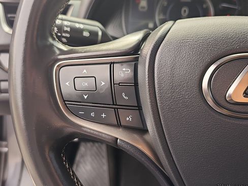 Used 2019 Lexus UX 200 FWD image 19