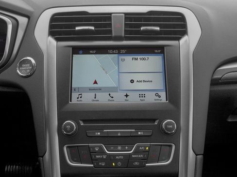 Used 2017 Ford Fusion SE w/ Fusion SE Technology Package FWD image 17