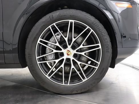 Used 2024 Porsche Cayenne Coupe w/ Premium Package Plus AWD/4WD image 46