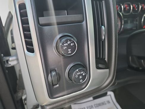 Used 2015 GMC Sierra 1500 SLE w/ SLE Value Package AWD/4WD image 19