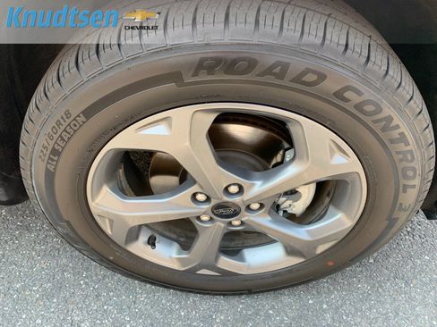 Used 2025 Ford Escape ST-Line Select AWD/4WD image 9