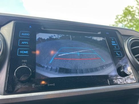 Used 2018 Toyota Tacoma TRD Sport AWD/4WD image 35