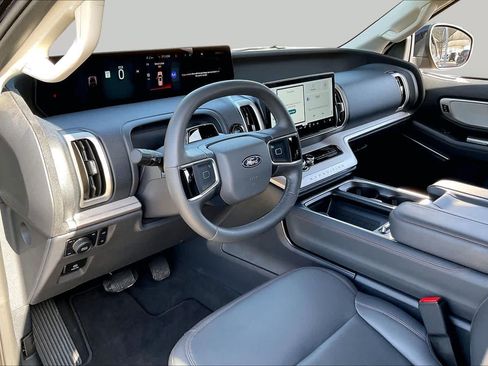 Used 2025 Ford Expedition Max Active AWD/4WD image 17