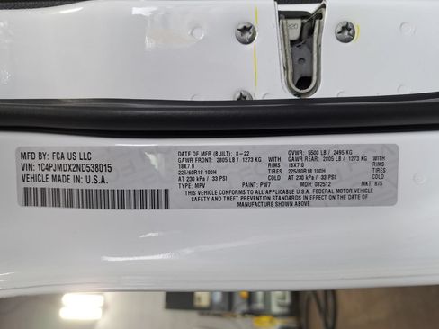 Certified 2022 Jeep Cherokee Limited AWD/4WD image 37