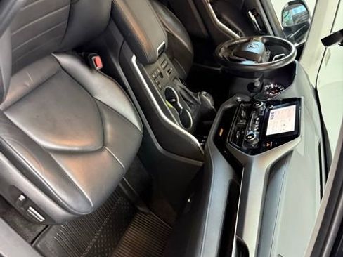 Used 2023 Toyota Highlander L image 35