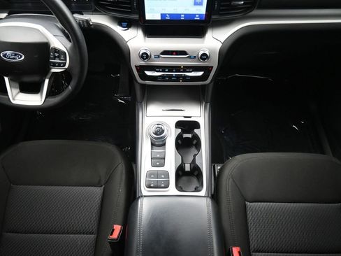 Used 2024 Ford Explorer XLT image 34