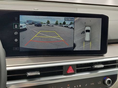 Used 2025 Kia Sorento SX FWD image 16