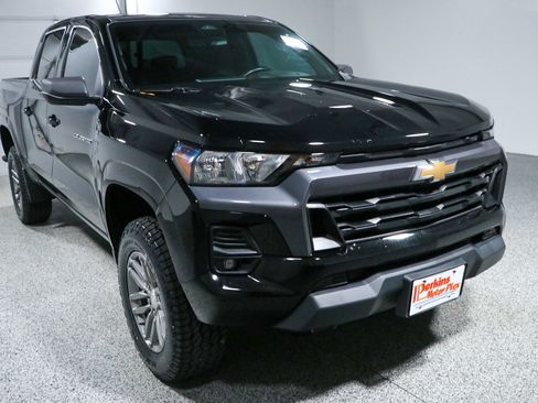 Used 2023 Chevrolet Colorado LT w/ LT Convenience Package AWD/4WD image 5
