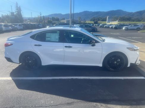 New 2026 Toyota Camry Hybrid image 5