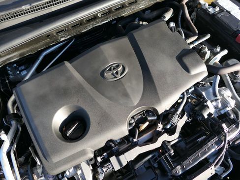 Used 2023 Toyota Camry LE image 29