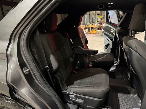 Used 2020 Ford Explorer XLT RWD image 23