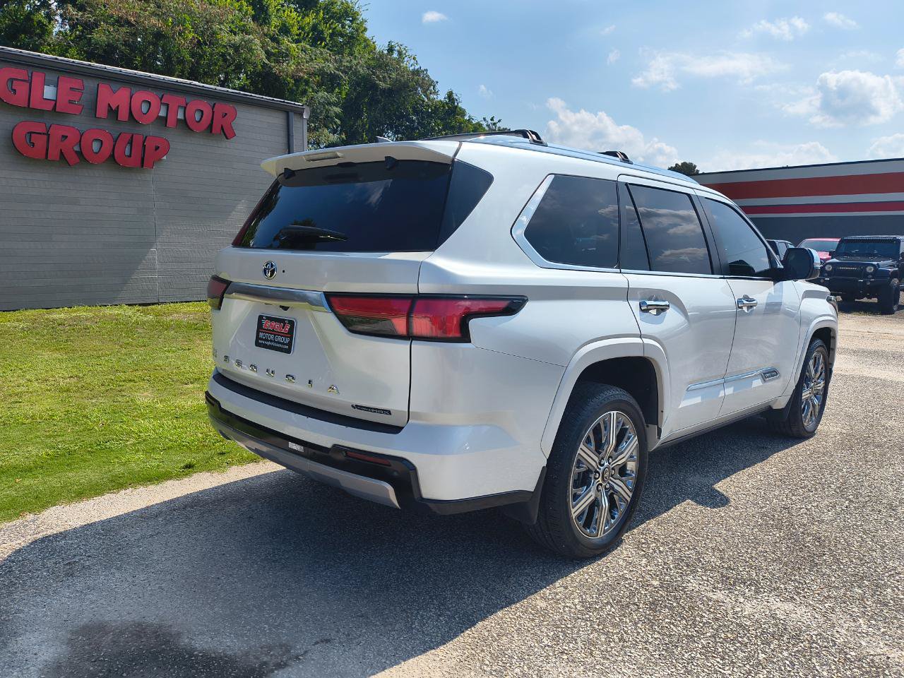 Used 2025 Toyota Sequoia Capstone AWD/4WD image 8