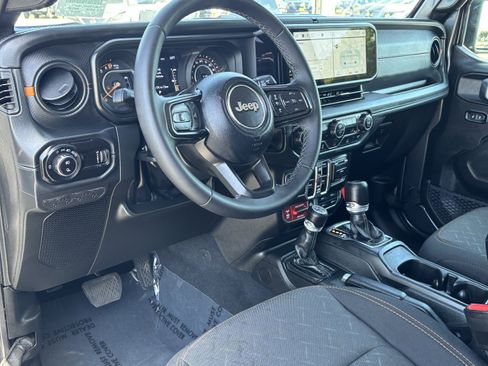 Used 2026 Jeep Gladiator Mojave AWD/4WD image 18