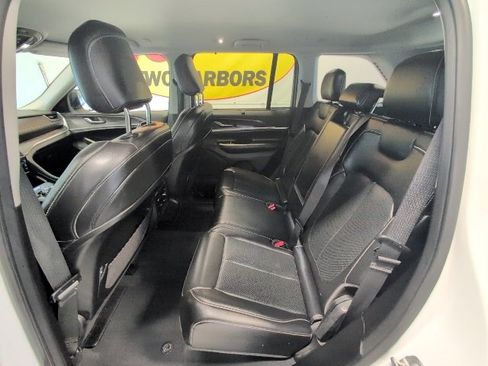 Used 2023 Jeep Grand Cherokee Limited w/ Luxury Tech Group II image 29