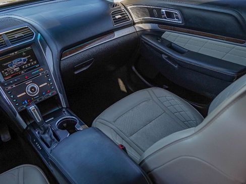 Used 2016 Ford Explorer Platinum image 26