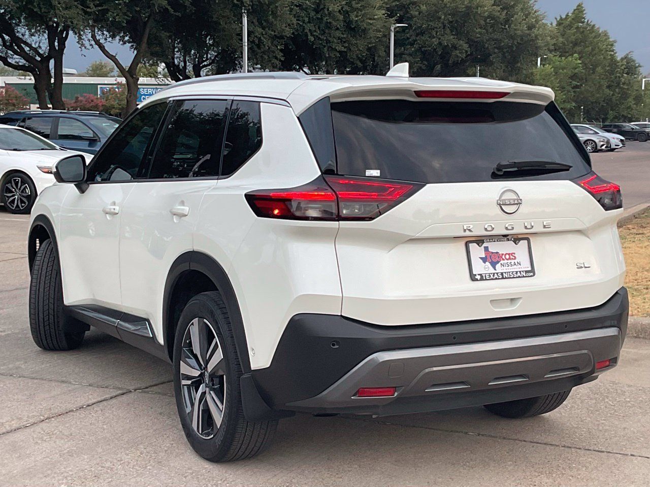 Used 2023 Nissan Rogue SL w/ SL Premium Package FWD image 6