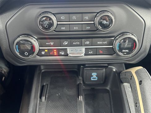 New 2025 Ford Bronco Badlands image 6