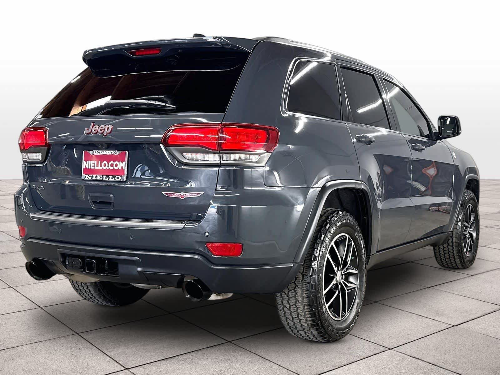 Used 2018 Jeep Grand Cherokee Trailhawk w/ Trailhawk Luxury Group AWD/4WD image 15
