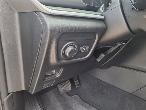 Used 2025 Jeep Grand Cherokee Altitude AWD/4WD image 13