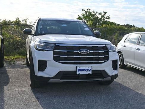 Certified 2025 Ford Explorer Active AWD/4WD image 3