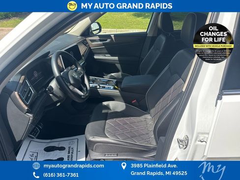 Used 2024 Volkswagen Atlas SEL Premium R-Line AWD/4WD image 9