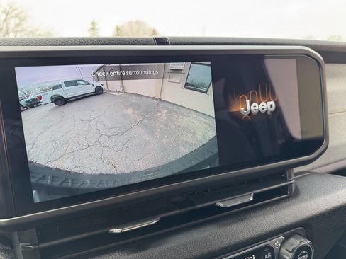 Used 2025 Jeep Wrangler Unlimited Sport image 15