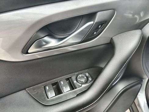 Used 2025 Chevrolet Blazer LT FWD image 22
