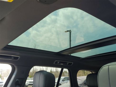 New 2025 Land Rover Range Rover SE image 24