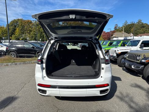 Used 2023 Jeep Grand Cherokee 30th Anniversary image 39