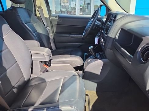 Used 2016 Jeep Patriot High Altitude AWD/4WD image 19