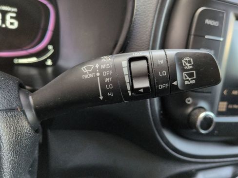 Used 2023 Kia Soul LX w/ LX Technology Package FWD image 24