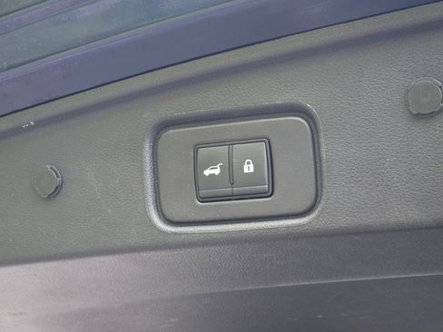 Used 2025 Nissan Pathfinder SV FWD image 16