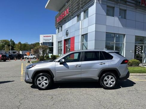 Used 2023 Toyota RAV4 LE AWD/4WD image 5