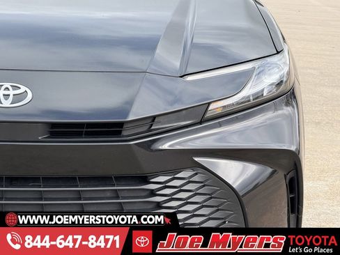 Used 2025 Toyota Camry LE image 4