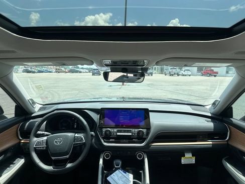 New 2026 Toyota Grand Highlander AWD Hybrid image 10