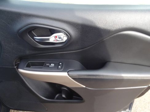 Used 2017 Jeep Cherokee Limited w/ Luxury Group image 45