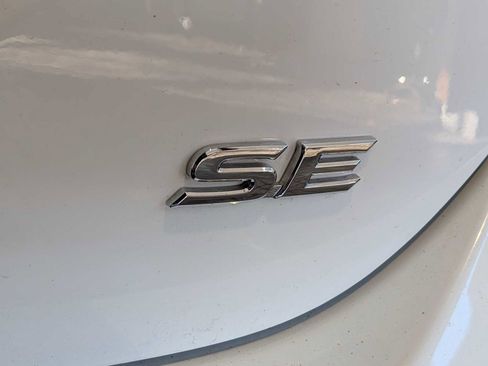 Used 2022 Toyota Camry SE w/ Cold Weather Package image 12